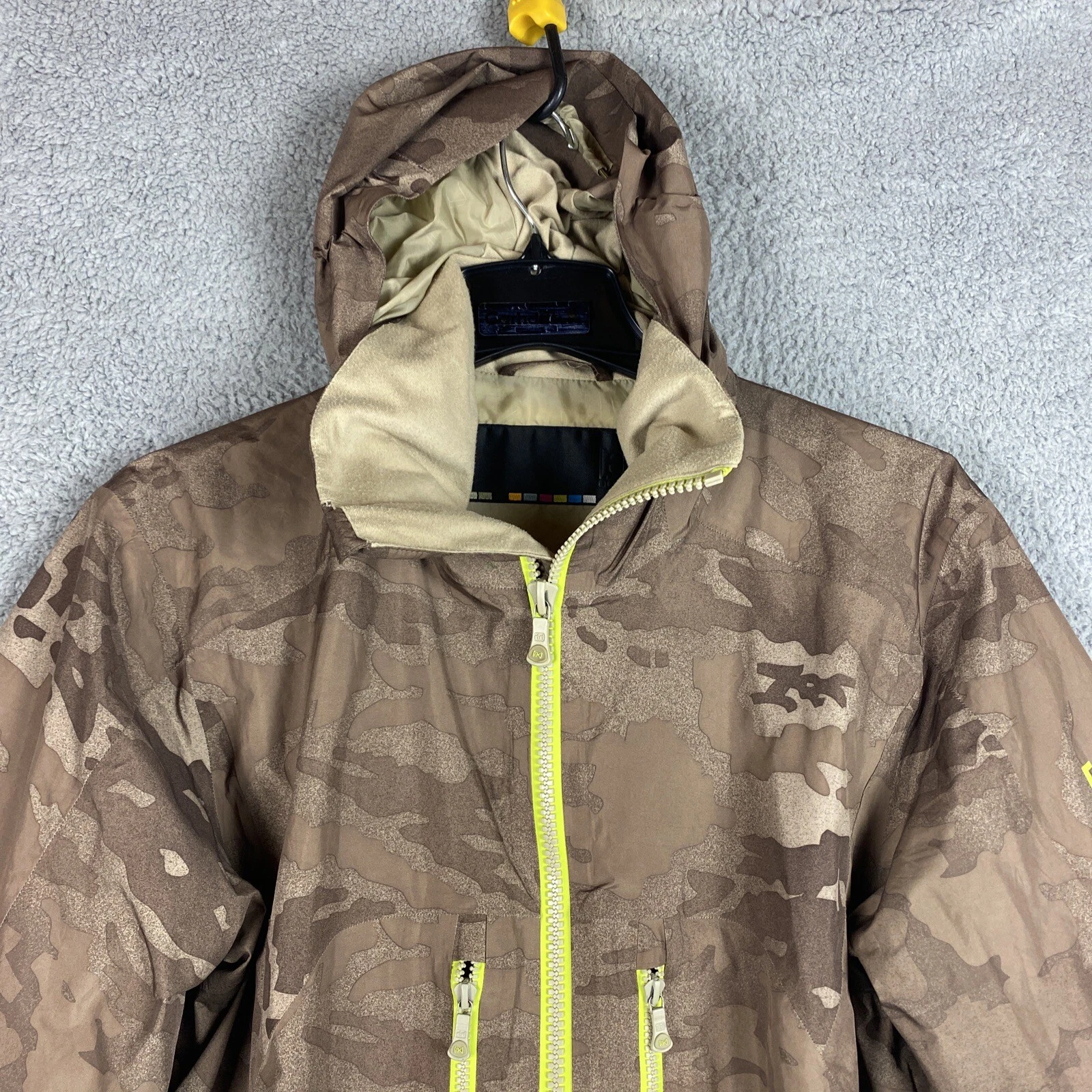 burton gore-tex 2l stagger camo snowboard hoodie