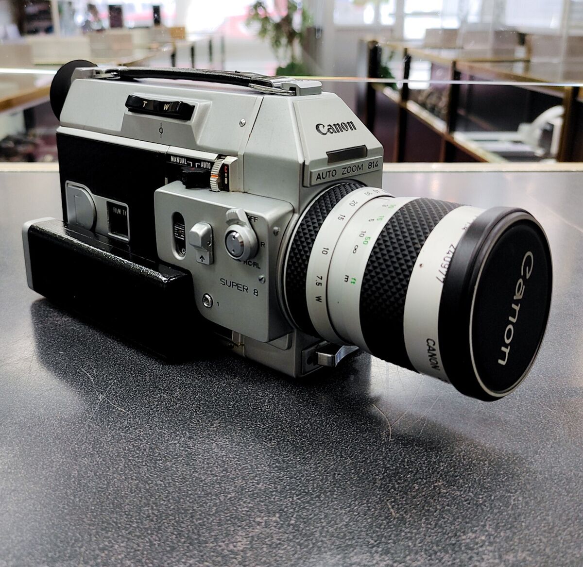 Canon Auto Zoom 814 Super 8 Camera with Power Zoom | eBay Canon Auto Zoom 814 Super 8 Camera with Power Zoom | eBay