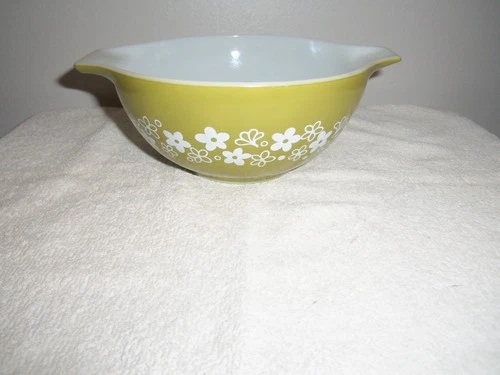 Vintage 1972 PYREX "Spring Blossom Mixing Bowl" Green (1.5 Qt.)