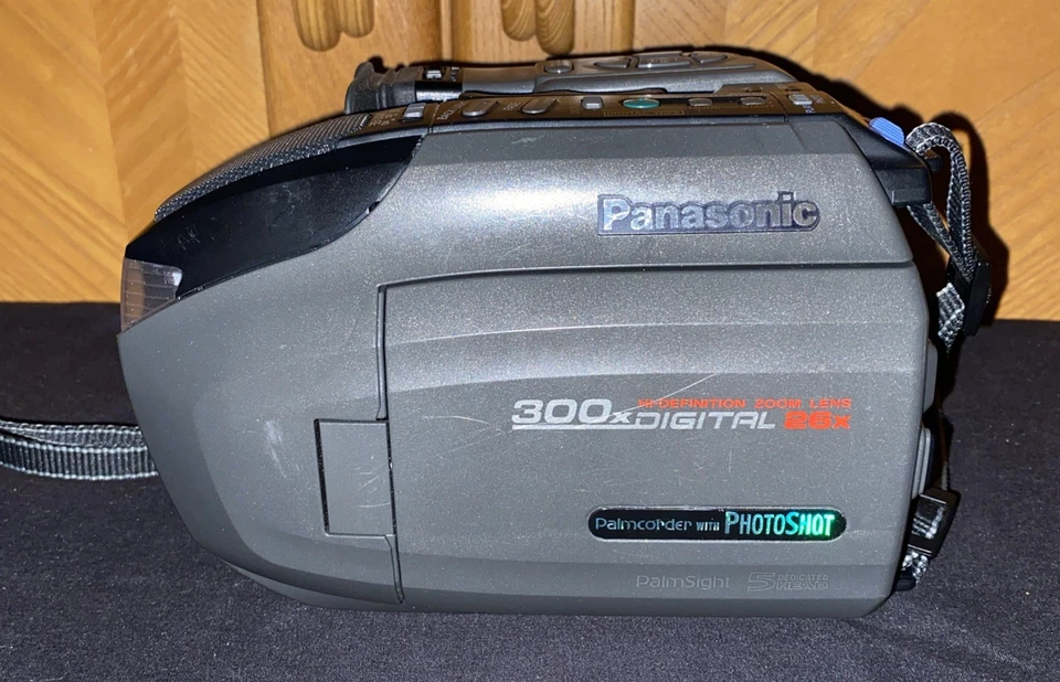 Panasonic - Palmcorder PV-L780D - Palmcorder with Photoshot - Image 3 of 4