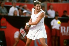 Monica Seles of Yugoslavia hits a return at a women's singles matc- Old Photo 34