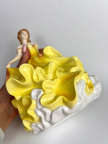 Royal Doulton Vintage Collectible Porcelain Figure Statue Pretty Lady England - Picture 5 of 8
