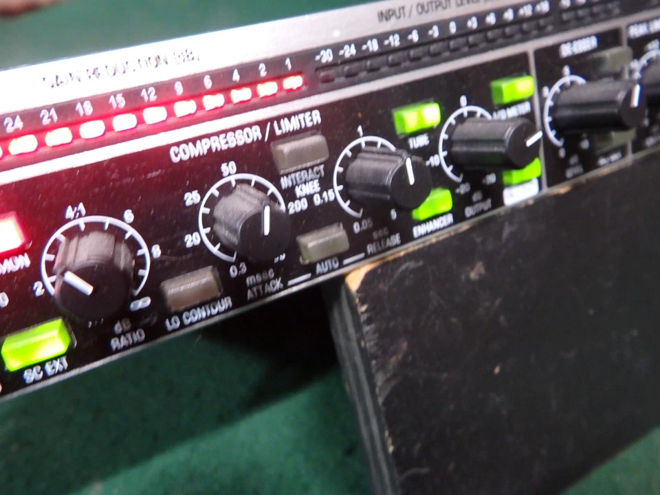 Behringer Composer PRO-XL MDX2600 2 Channel Compressor Limiter Gate - Image 4 of 4