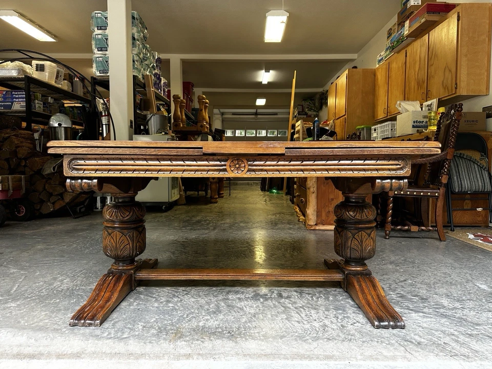 Antigua mesa de comedor europea tallada a mano - Rara Foto 3 de 4