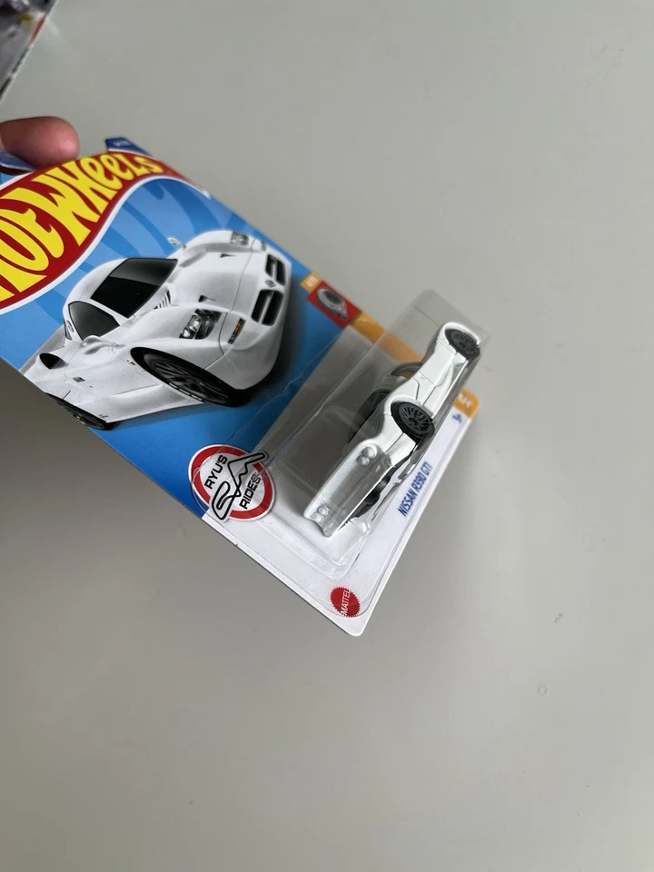Hot Wheels Nissan R390 GTI - ERROR - Faltan luces traseras Foto 2 de 4