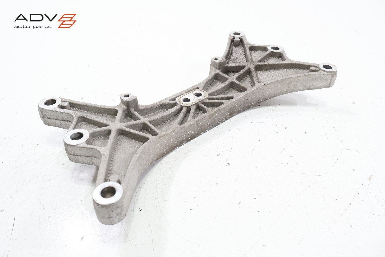 2014 - 2020 MASERATI GHIBLI RWD TRANSMISSION CROSSMEMBER MOUNT BRACKET OEM