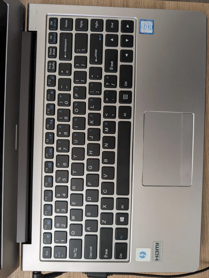 Modelo de 13 polegadas SAGER NP3146 (CLEVO N141ZU) - 32GB RAM, 256GB SSD - Imagem 3 de 4