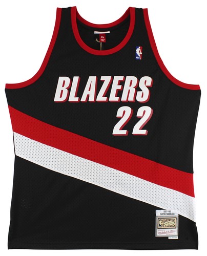 Blazers Clyde Drexler "HOF 04" Signed Black Mitchell & Ness Jersey BAS Witnessed - Picture 3 of 5