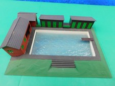 C06 Spur H0 Gebäude Freibad Schwimmbad ca. 22x15cm fertig gebaut