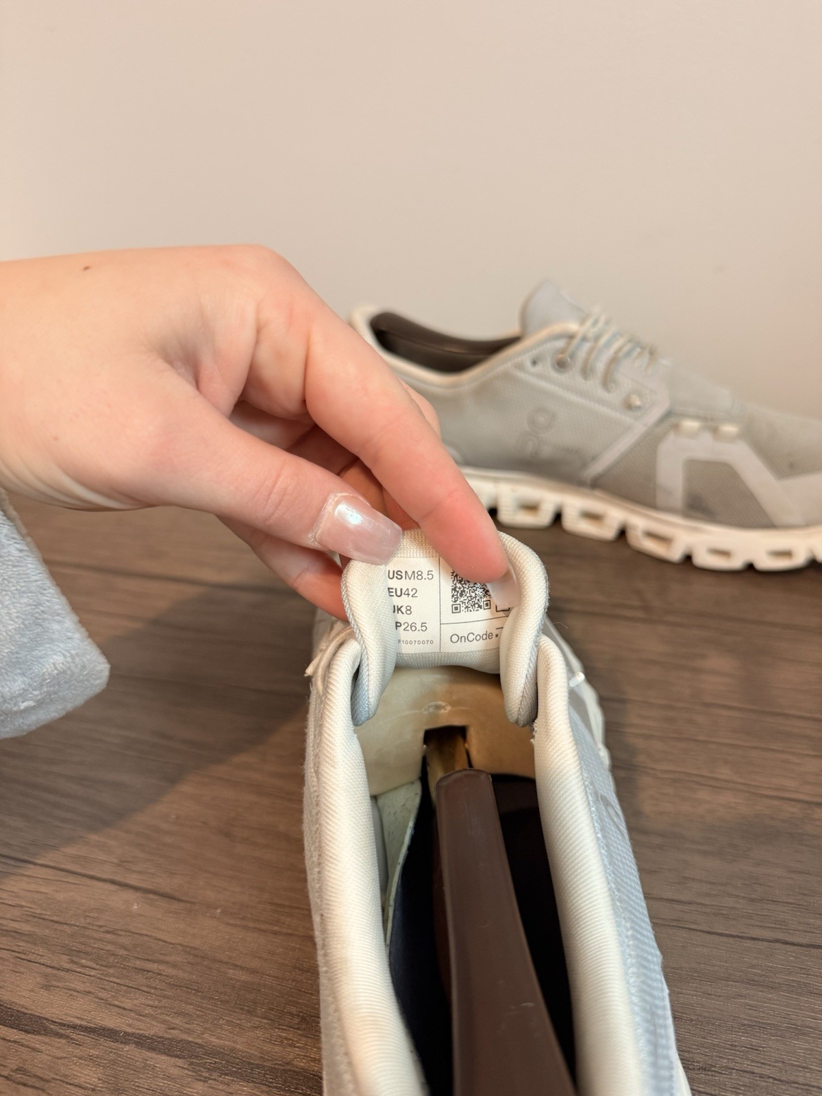 OnCloud Light Grey Athletic Running Sneakers Size… - image 4