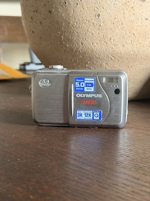 Olympus CAMEDIA C-50 Zoom 5.0MP Digital Camera - Silver TESTED WORKS NEAR MINT