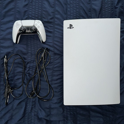 Sony PS5 PlayStation 5 Digital Edition 825GB 4K Wi-Fi White w Controller Cables