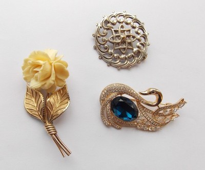 3 VINTAGE MODESCHMUCK BROSCHEN SCHWAN ROSE ETERNITY WELLE SILBER GOLDFARBEN