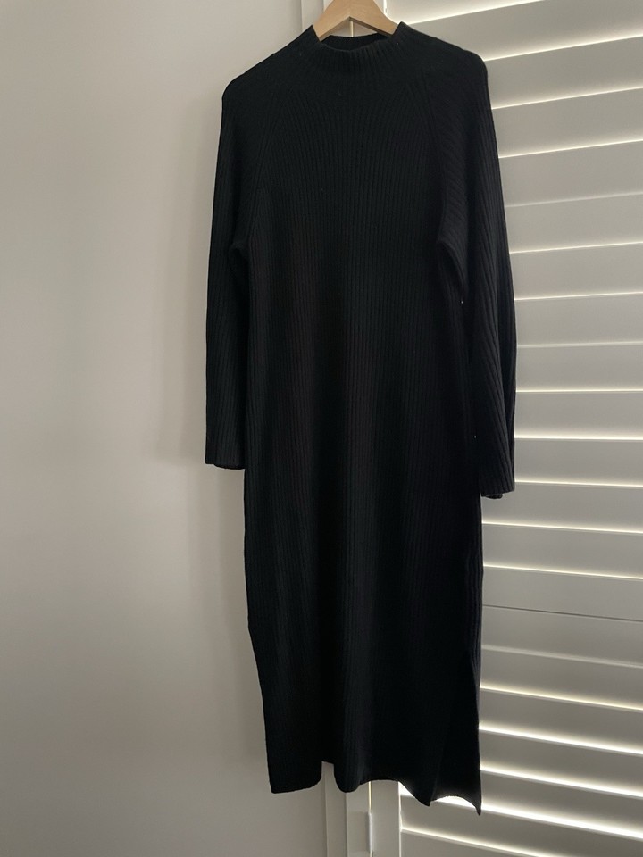 UNISON KNITTED DRESS SIZE M
