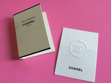 Karta zapachowa Chanel o wytłoczonym wyglądzie z logo CC i 1,5 ml Paris-Edimbourg