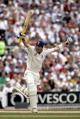 Kevin Pietersen of England celebrates his maiden test century duri- Old Photo 2