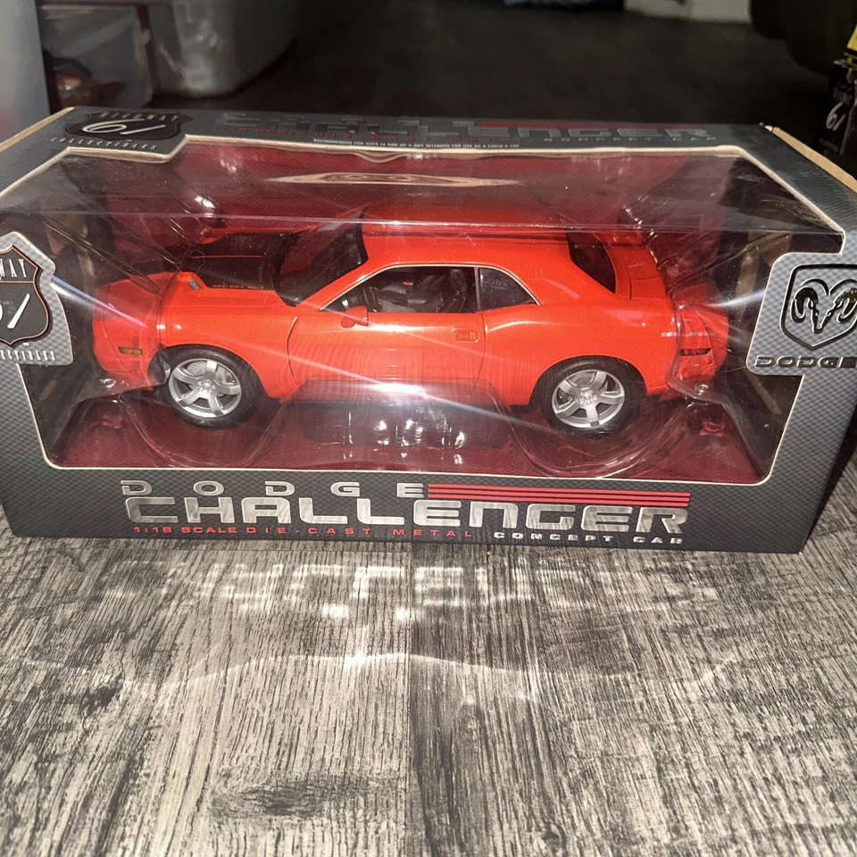 HIGHWAY 61/DCP 1 18 ORANGE DODGE CHALLANGER 6.1 HEMI CONCEPT CAR #50502 - Image 4 of 4