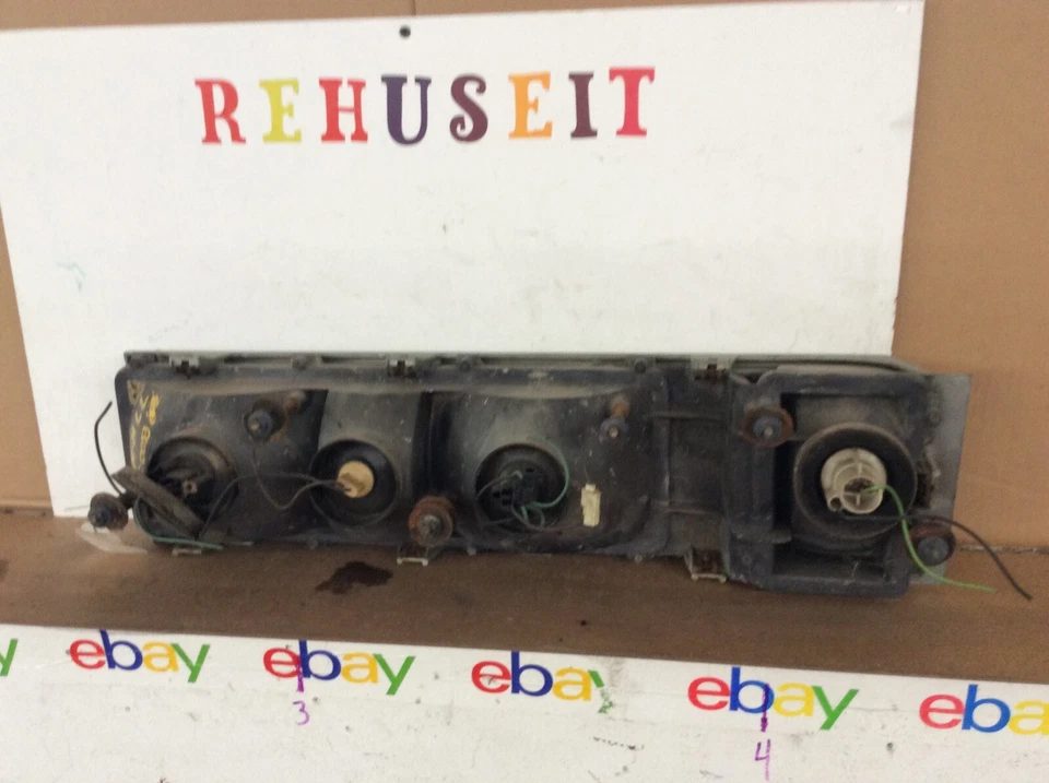 77 78 79 Buick Electra luz trasera lado derecho del pasajero 1977 1978 1979 OEM Foto 3 de 3