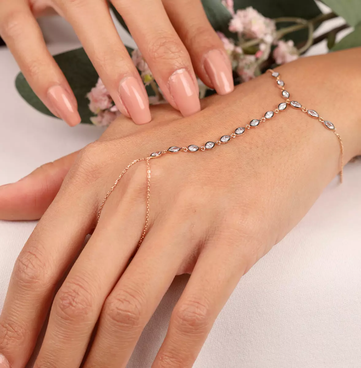Rose hand deals chain