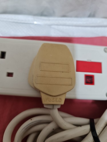 DURAPLUG 4 BUCHSEN VERLÄNGERUNGSKABEL HERGESTELLT IN UK CA. 3 MTS + GUMMI 3-POLIGER STECKER - Bild 4 von 14
