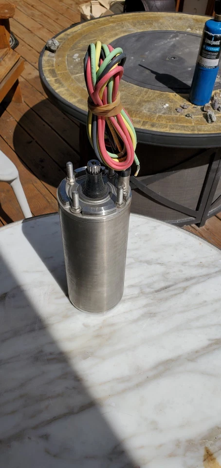 well pump motor Centripro M05411/50C301. Type: 4" Submersible Motor 1/2 HP - Image 3 of 4