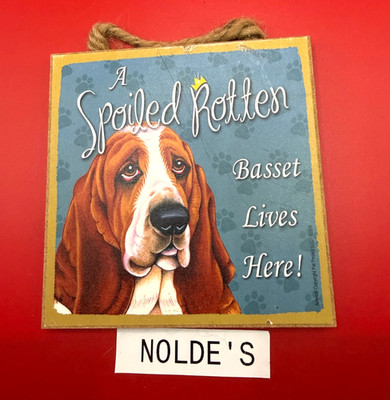 Mydogsigns A spoiled rotten Basset lives here DS236B3TF516