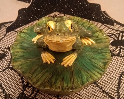 New! Handpainted Frog On Lilypad Figurine