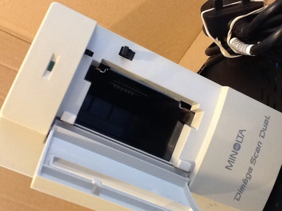 MINOLTA F-2400 DIMAGE SCAN DUAL FILM SIDE SCANNER + Power Supply - Image 4 of 4