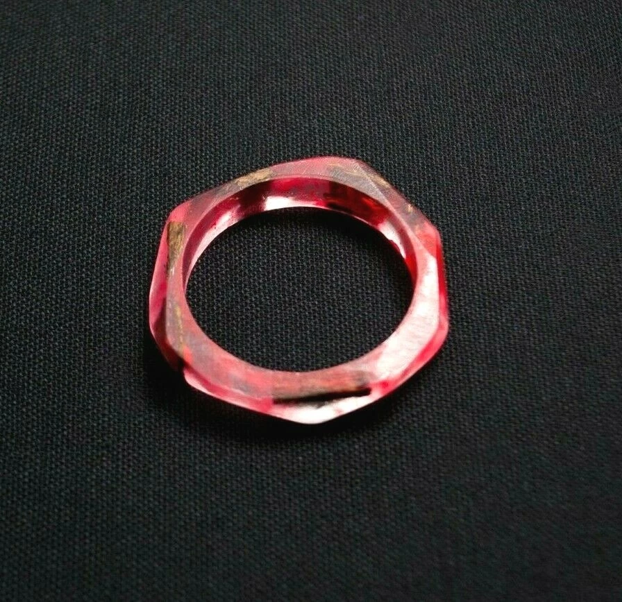 Anillo de resina de madera de fuego de lava hecho a mano - rojo / anillo de declaración de madera de arce / espiritual Foto 4 de 4
