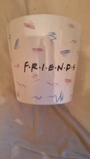 OFFICIAL FRIENDS TV SERIES CENTRAL PERK TABLE  FLOWER VASE ORNAMENT AND PJAMAS
