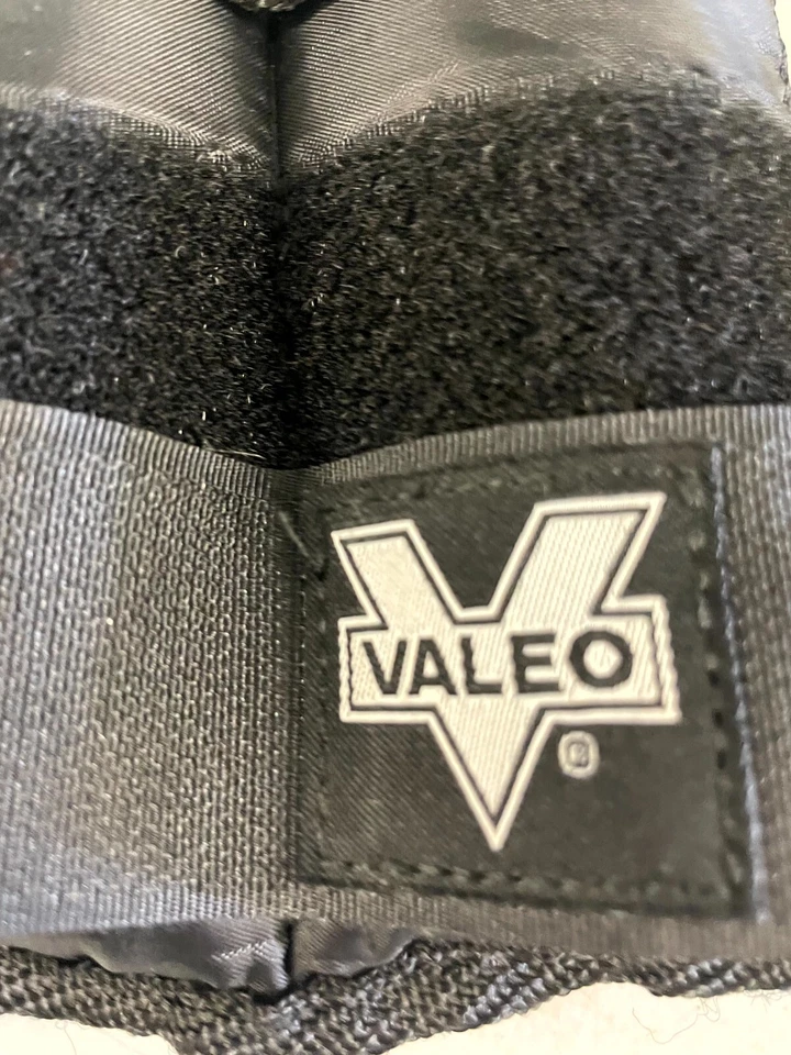 Valeo 2.5 Lb Par de Pesas Ajustables de Tobillo/Muñeca Metal Anillo en D Negro 5# Total Foto 2 de 4