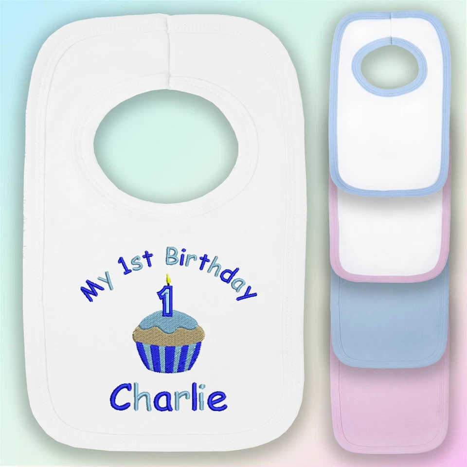 BABYSTITCHING Mein 1. Geburtstag Torte - Junge bestickt Baby Überzieh Lätzchen Geschenk personalisiert