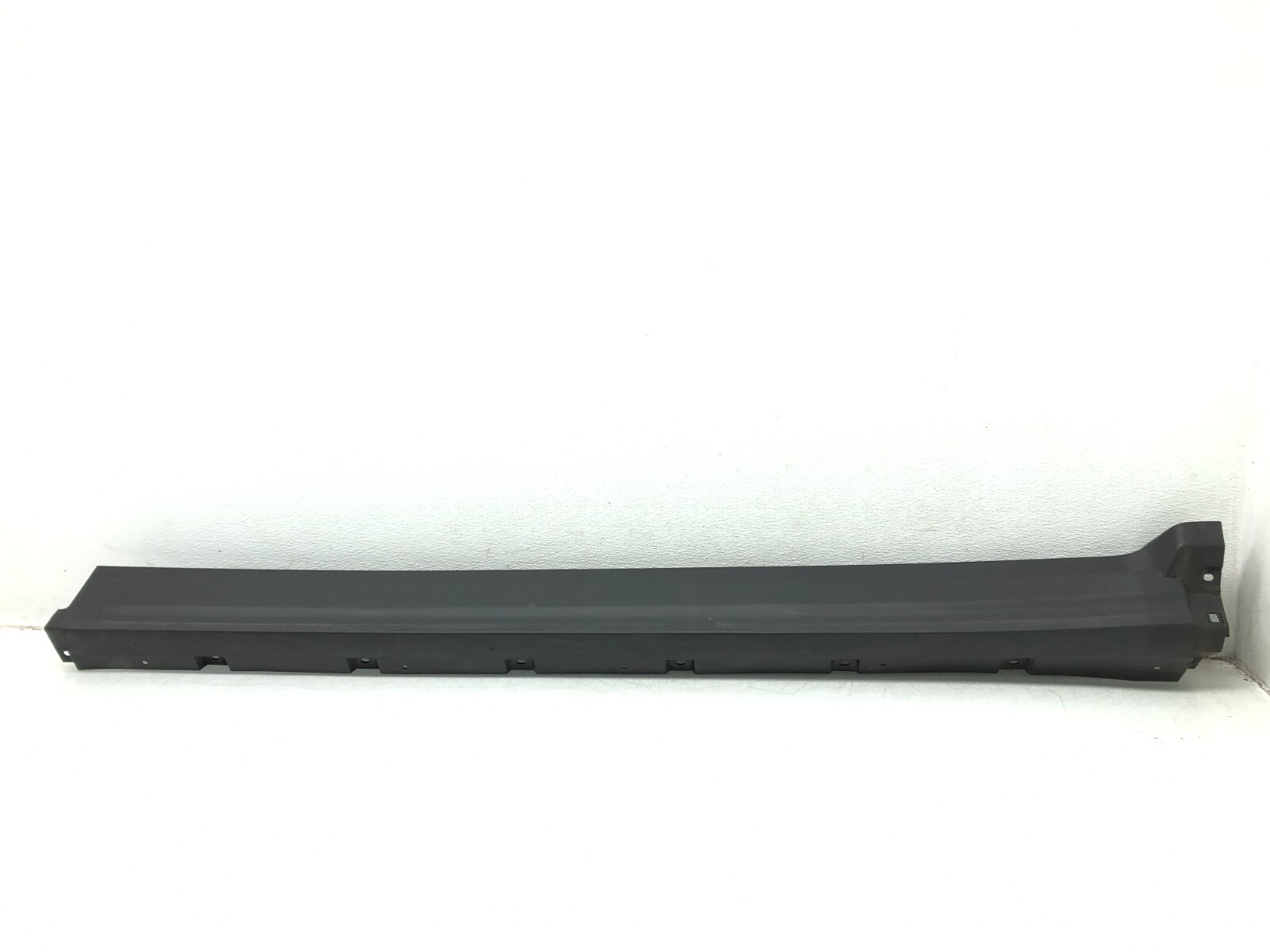 2017-2022 MASERATI LEVANTE LEFT DRIVER SIDE SKIRT ROCKER PANEL MOLDING OEM.
