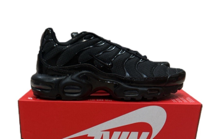 Nike Air Max Plus Triple Black 604133-050 Men display picture 1