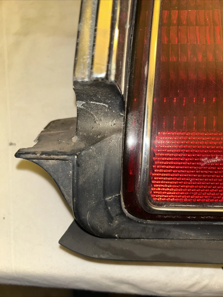 Oldsmobile Olds Cutlass Supreme 1969 luz trasera izquierda izquierda lado del conductor usada OEM 69 Foto 2 de 4