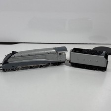 HORNBY R099 OO LNER A4 Class 4-6-2 'Silver Fox' #2512 - Good Condition (1) 