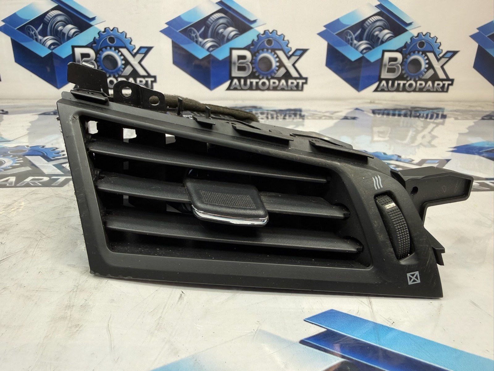 2014-2018 Infiniti Q50 Right Dashboard A/C Air Vent Grille 687504GA0A OEM