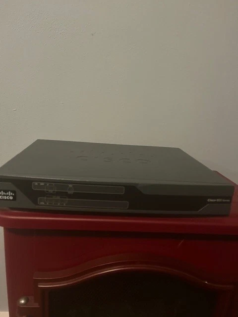 Lote de laboratorio de routers Cisco - 3 routers (1711, 1841, 881) - probado/restablecido de fábrica Foto 2 de 4