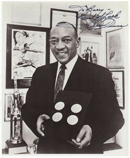 Owens, Jesse (1913-1980) - Vintage signed photograph