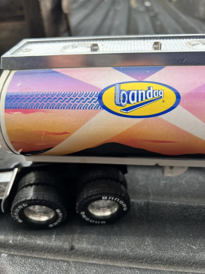 Bandag store NYLINT silver knight 18 wheeler tanker Truck Private Label NIB - Image 3 of 4