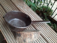 altes braunes Emaille Sieb Durchschlag Topfsieb Landhaus Gartenküche 683F