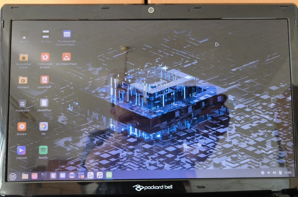 Laptop Packard Bell/256 GB SSD/8 GB Ram /Linux Mint 22.2 Zara/Akku Neu !!! - Bild 2 von 4