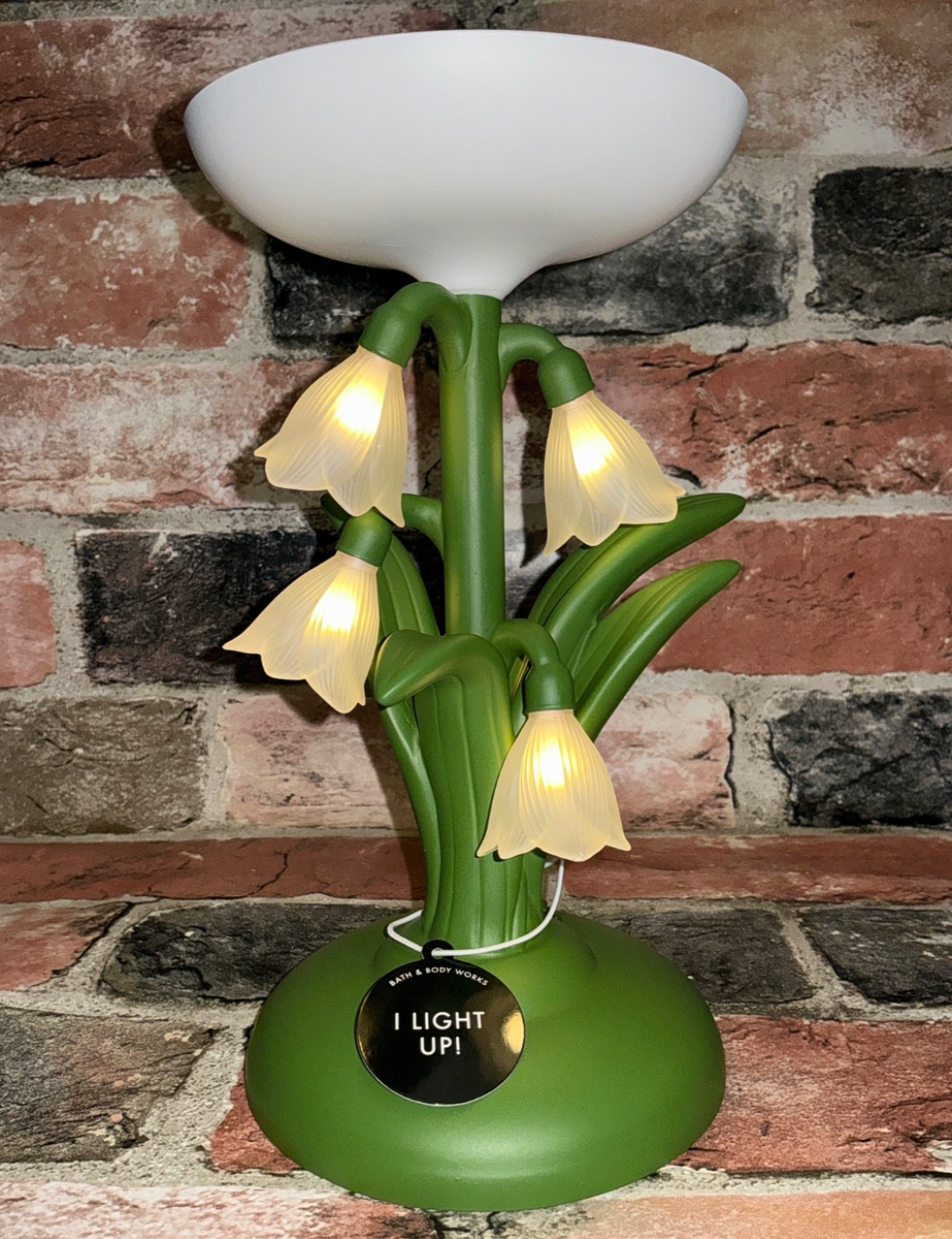 Bath & Body Works 8.5” x 4.5” Lighted Spring Snowdrop Dream 3-wick