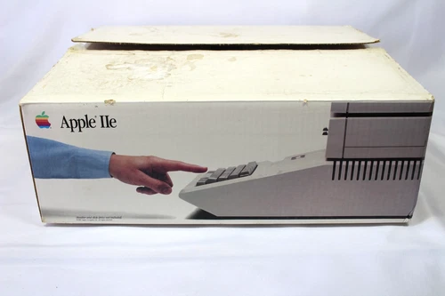 APPLE IIe  model:A2S2064 COMPUTER W/ORIGINAL BOX-FOR PARTS/REPAIR or RESTORATION