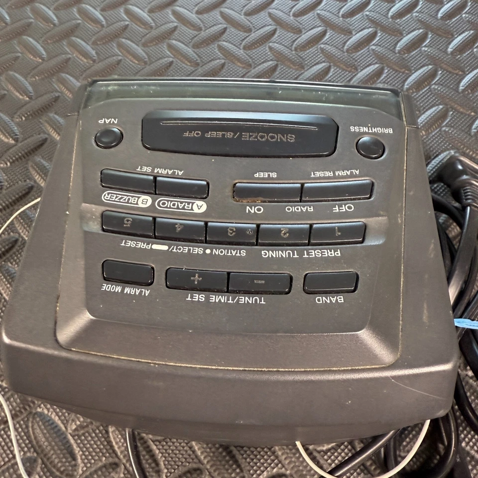 Vintage 1980s Sony Dream Machine Cube Alarm Clock AM/FM Radio ICF-C143 Working - Image 4 of 4