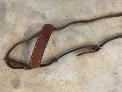 Brown leather English cavesson;   Nose stitching