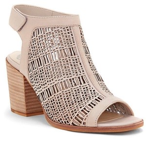 vince camuto keannie block heel sandal