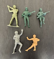 Vintage Lot 5 Louis Marx WW2 Plastic Infantry Soldier Military Figures