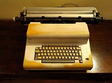 Macchina da scrivere Olivetti Lexikon 94 C 