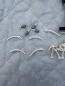 LEGO CASTLE 7092 SKELETONS' PRISON CARRIAGE INCOMPLETE 1 KNIGHT 1 WHITE HORSE